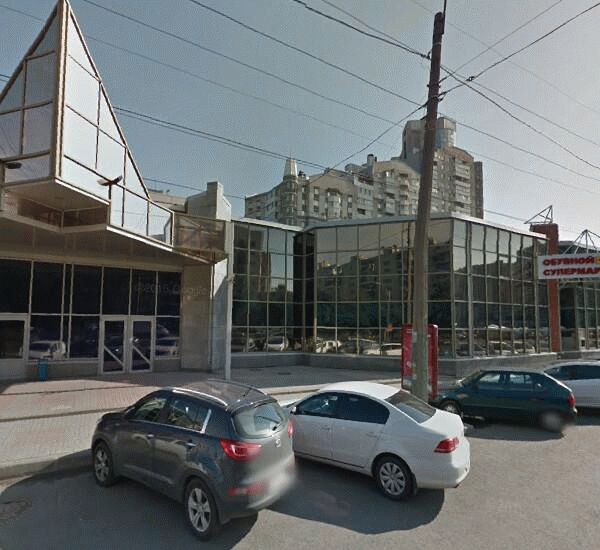 Банкомат Невского банка по адресу пр. Испытателей, д. 11, ТК «Аэродром» центр, около кафе