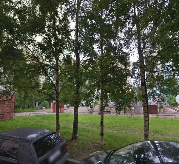 Банкомат Московского кредитного банка по адресу просп. Большевиков,  д. 2