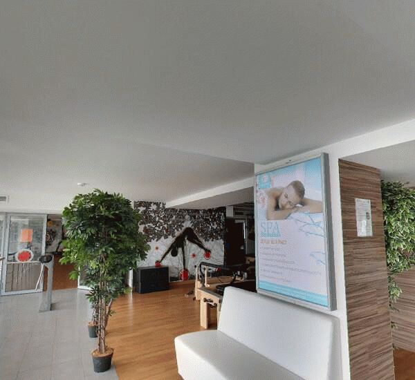 Банкомат банка ВТБ по адресу Свердловская наб., д. 62, универсам «Пятерочка»